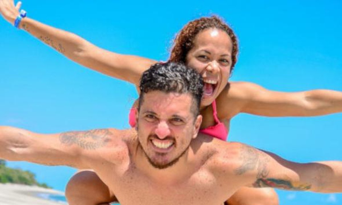 Couple signing permanent residency documents with Spanish flag and keys