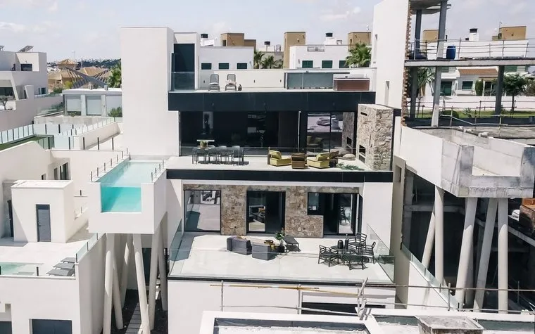 Buy real estate in Spain. Altos De La Marquesa area, 4 bedrooms, 280 m2