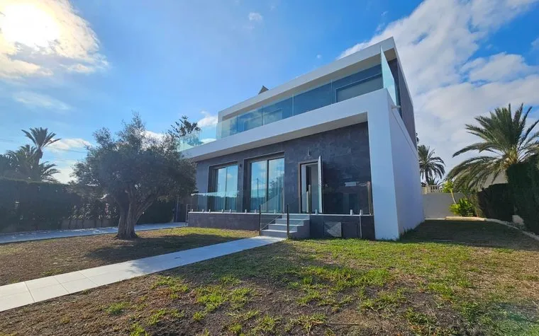 Real estate Torrevieja, Villa for sale. Los Angeles area, 3 bedrooms, 250 m2