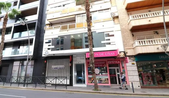 Buy real estate in Torrevieja, Spain. Centro area, 6 bedrooms, 210 m2 - photo 1