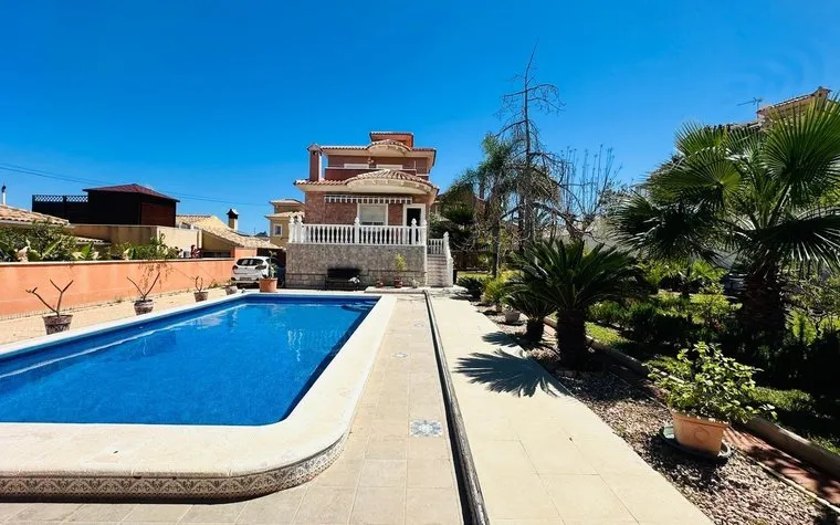 Torrevieja, España. Comprar un Duplex. Zona de la Los Balcones - Los Altos del Edén, 3 dormitorios, 177 m2