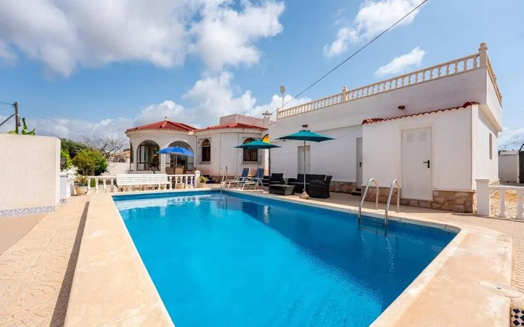 Real estate Torrevieja, Villa for sale. La Siesta - El Salado - Torreta area, 3 bedrooms, 85 m2