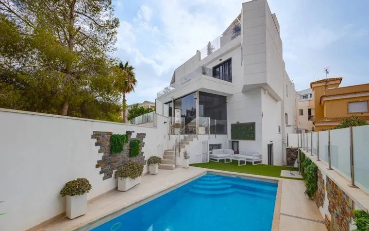 Luxury Villa with Pool in a Quiet Location Near Golf Courses, Las Filipinas, Orihuela Costa