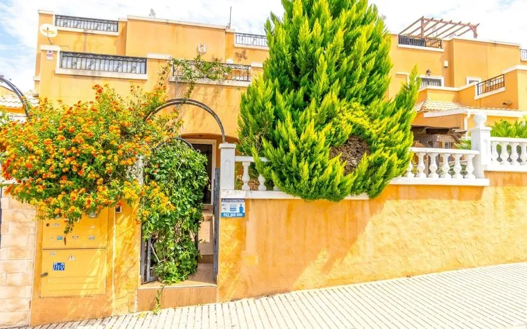 Buy an Town house in Orihuela Costa, Spain. Los Altos area, 3 bedrooms, 85 m2