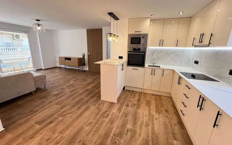 Buy an Apartment in Torrevieja, Spain. Centro area, 3 bedrooms, 100 m2