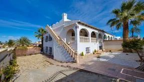 Buy real estate in Torrevieja, Spain. La Siesta - El Salado - Torreta area, 3 bedrooms, 229 m2 - photo 4