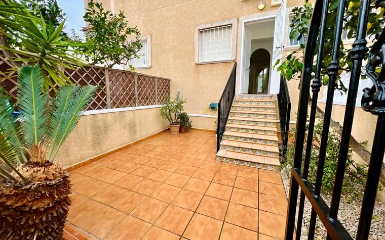 Town house in Orihuela Costa, Spain. Las Filipinas area, 2 bedrooms, 100 m²