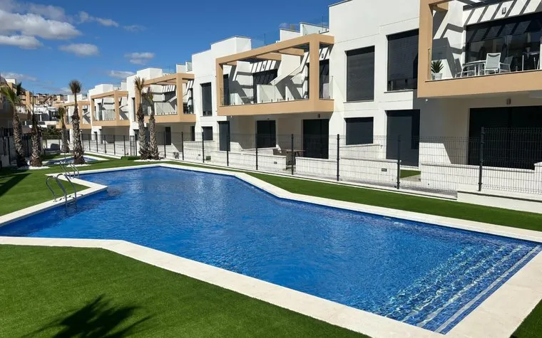 Buy real estate in Orihuela Costa, Spain. PAU 26 area, 2 bedrooms, 60 m²