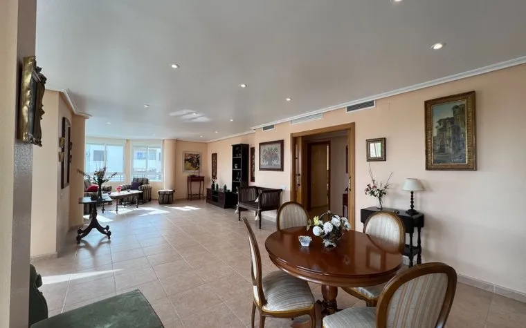 Buy an Apartment in Torrevieja, Spain. Centro area, 5 bedrooms, 212 m²