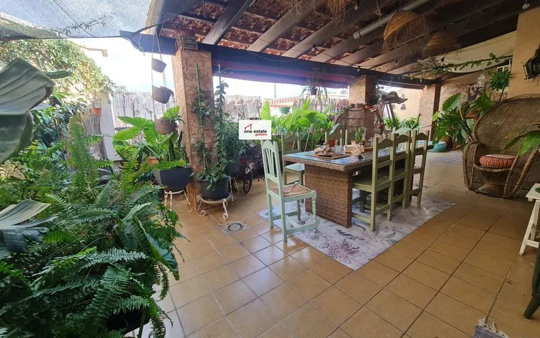 Buy an Penthouse in Guardamar del Segura, Spain. Pueblo area, 5 bedrooms, 360 m²