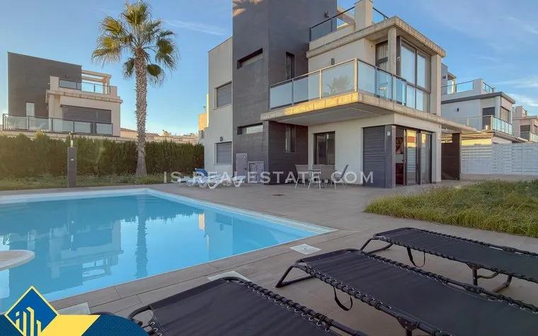 Buy real estate in Orihuela Costa, Spain. Lomas de Cabo Roig area, 3 bedrooms, 143 m²