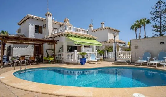 Buy real estate in Orihuela Costa, Spain. La Zenia area, 3 bedrooms, 220 m² - photo 1