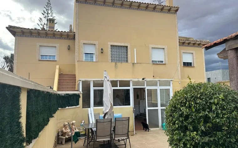 Torrevieja, España. Bienes raíces. Zona de la  Torreta florida, 7 dormitorios, 264 m²