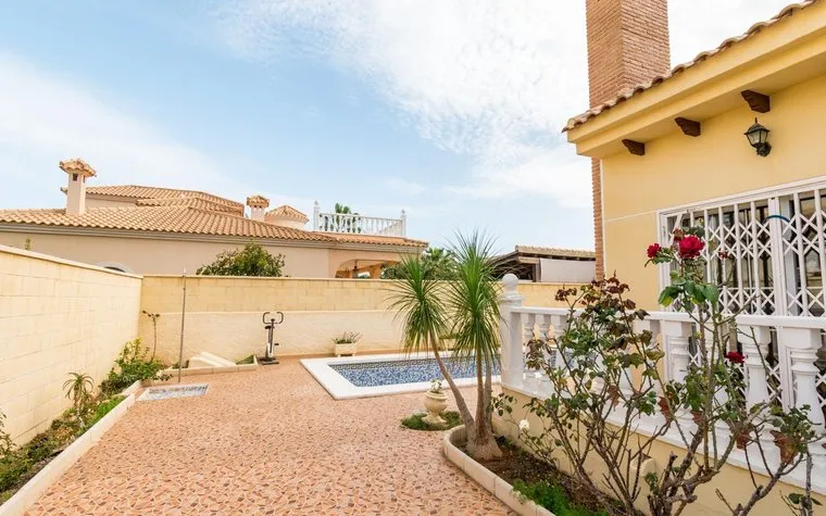 Buy an Town house in Orihuela Costa, Spain. Playa Flamenca area, 4 bedrooms, 195 m²