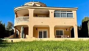 Buy an Villa in Torrevieja, Spain. Eliseos playa area, 4 bedrooms, 325 m² - photo 2