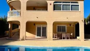 Buy an Villa in Torrevieja, Spain. Eliseos playa area, 4 bedrooms, 325 m² - photo 3