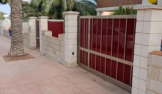 Orihuela Costa, España. Bienes raíces. Zona de la Cabo Roig, 5 dormitorios, 191 m² - photo 1