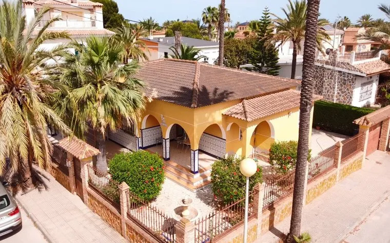 Villa in Orihuela Costa, Spain. Cabo Roig area, 3 bedrooms, 109 m²