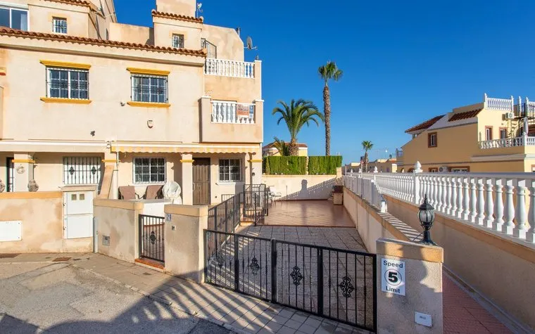 Bungalow in Orihuela Costa, Spain. Las Filipinas area, 2 bedrooms, 79 m²