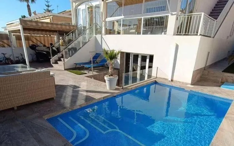 Buy an House in Orihuela Costa, Spain. La Florida area, 3 bedrooms, 320 m², 3 bedrooms, 320 m² — €340000