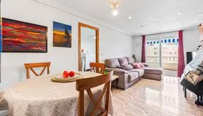 Property in Torrevieja. Centro area, 2 bedrooms, 76 m² - photo 2