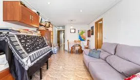 Property in Torrevieja. Centro area, 2 bedrooms, 76 m² - photo 3