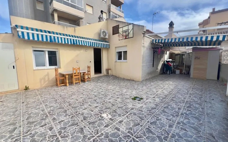 Property in Torrevieja. Torreblanca area, 4 bedrooms, 70 m²