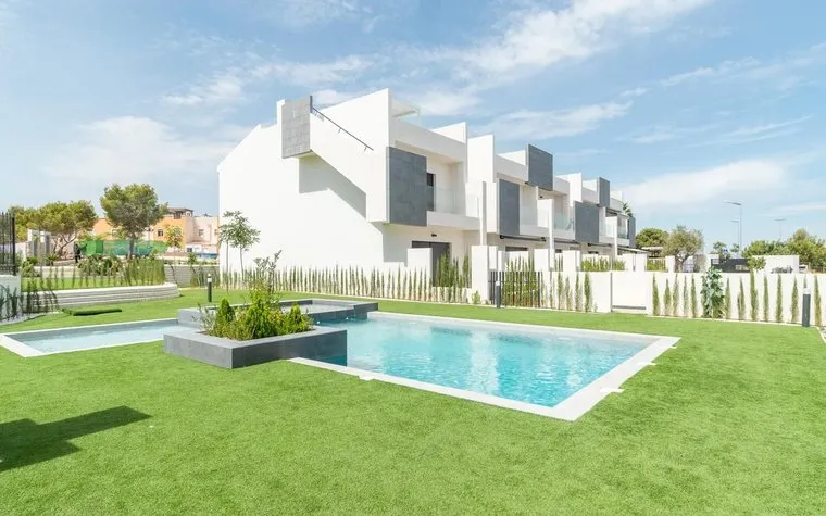 Buy property in Torrevieja, Spain. Los Balcones area, 3 bedrooms, 168 m²