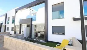 Bungalow for sale in Orihuela Costa, Spain. La Zenia area, 2 bedrooms, 77 m² - photo 2