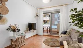 Property in Guardamar del Segura. Pueblo area, 3 bedrooms, 107 m² - photo 4