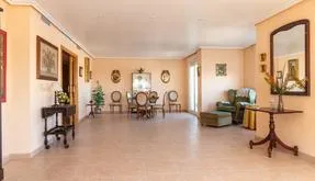 Buy an Apartment in Spain, Torrevieja. torrevieja area, 5 bedrooms, 213 m² - photo 2