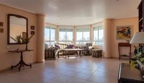 Buy an Apartment in Spain, Torrevieja. torrevieja area, 5 bedrooms, 213 m² - photo 3