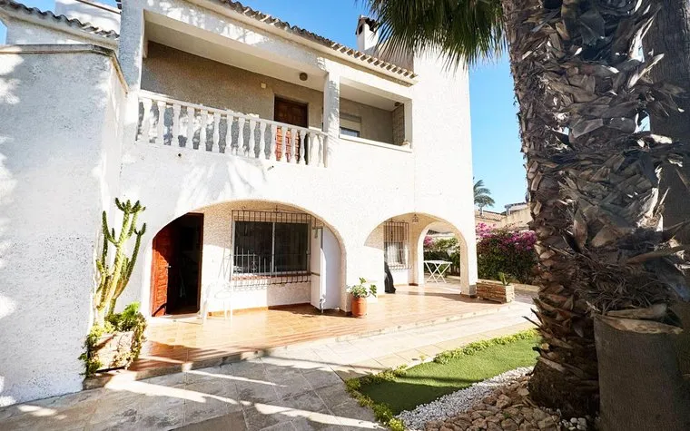 Buy real estate in Orihuela Costa, Spain. Campoamor area, 7 bedrooms, 212 m²