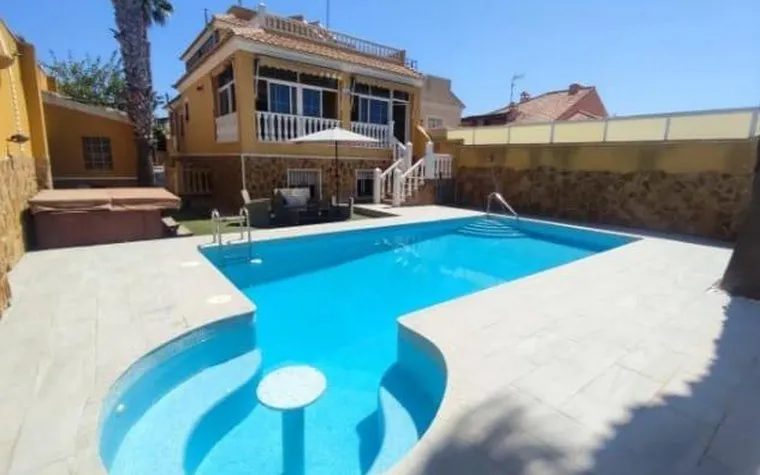 Buy an Town house in Torrevieja, Spain. Aguas Nuevas area, 6 bedrooms, 350 m²