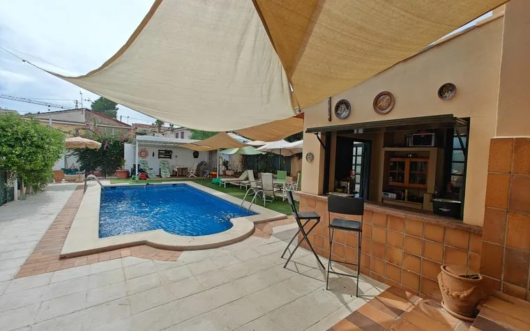 Town house in Torrevieja, Spain. Estacion de autobuses area, 4 bedrooms, 312 m²