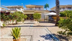 Bungalow in Orihuela Costa, Spain. Playa Flamenca area, 3 bedrooms, 105 m² - photo 3