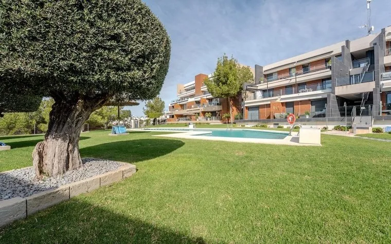 Orihuela Costa bienes raíces, Piso en venta. Zona de la  Villamartín-Las Filipinas, 2 dormitorios, 70 m2