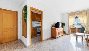 Comprar un piso en España, Torrevieja. Zona de la Centro, 3 dormitorios, 86 m² - photo 2