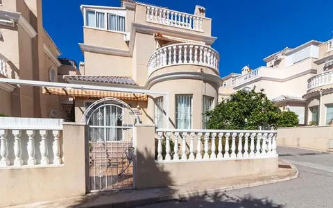 Property in Orihuela Costa. Los Almendros-La Florida area, 4 bedrooms, 105 m²