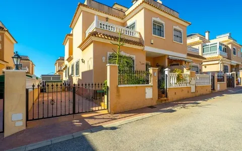 Buy an town house in Orihuela Costa, Spain. La Regia area, 2 bedrooms, 94 m²