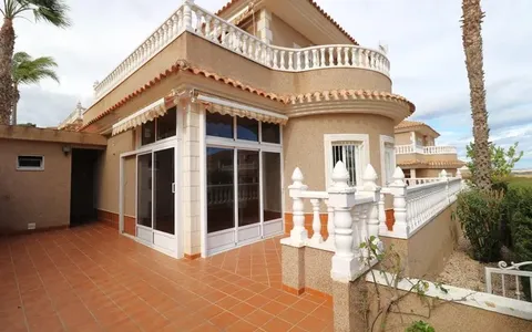 town house in Torrevieja, Spain. Los Balcones - Los Altos del Edén area, 4 bedrooms, 120 m²