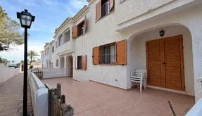 Real estate Orihuela Costa, town house for sale. Orihuela Costa area, 5 bedrooms, 163 m² - photo 3
