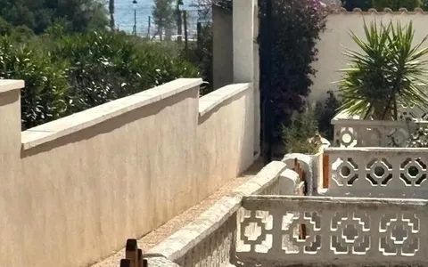 Bungalow for sale in Orihuela Costa, Spain. Playa Flamenca area, 5 bedrooms, 163 m²