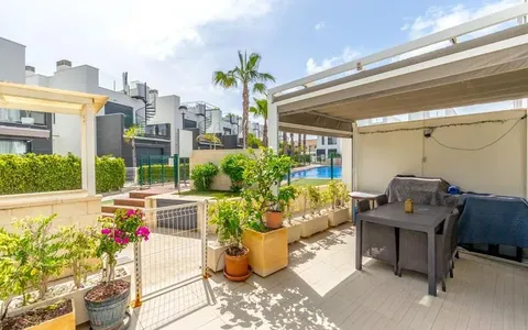 Buy an Bungalow in Torrevieja, Spain. Punta Prima area, 3 bedrooms, 91 m²