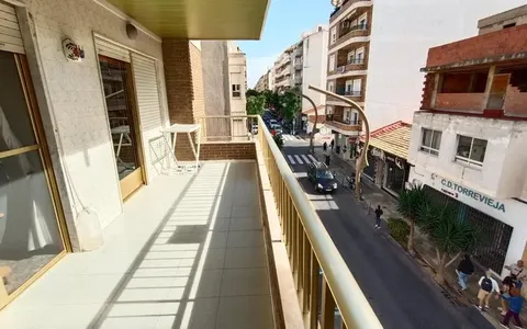 Buy an Apartment in Spain, Torrevieja. torrevieja area, 4 bedrooms, 234 m²
