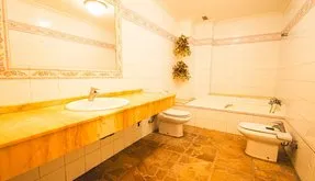 Apartment in Torrevieja, Spain. Centro area, 5 bedrooms, 218 m² - photo 4