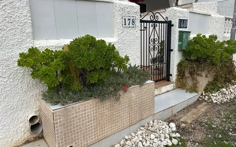 Buy property in Torrevieja, Spain. La Siesta - El Salado - Torreta area, 2 bedrooms, 60 m²