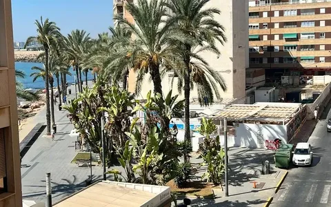 Buy an Apartment in Torrevieja, Spain. Paseo maritimo area, 4 bedrooms, 120 m², 4 bedrooms, 120 m² — €239900