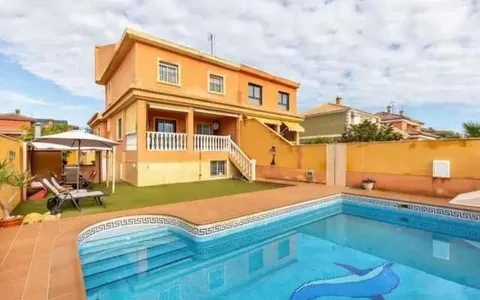 Town house for sale in Torrevieja, Spain. Aguas Nuevas area, 4 bedrooms, 250 m², 4 bedrooms, 250 m² — €499000