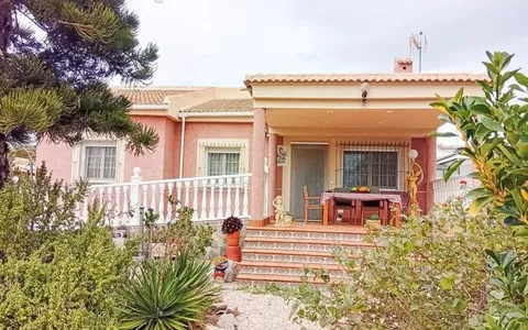 Buy real estate in Torrevieja, Spain. La Siesta - El Salado - Torreta area, 4 bedrooms, 156 m², 4 bedrooms, 156 m² — €460000